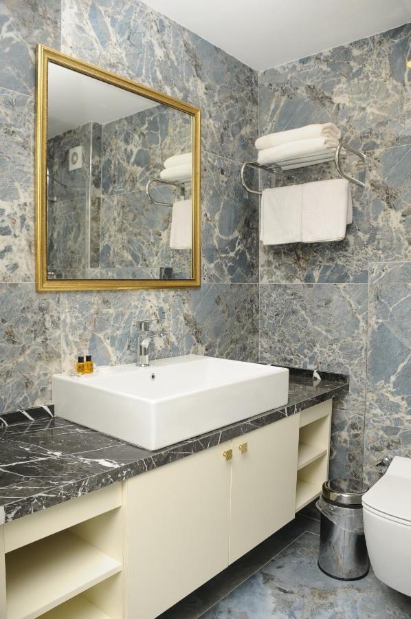 Sevcan Hotel Istanbul Bagian luar foto